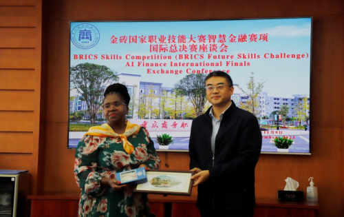 说明: http://www.cqbvc.edu.cn/__local/E/34/EF/7CEE18F3B76FD09B5305FD1871F_F8BD0A91_9A26E.png